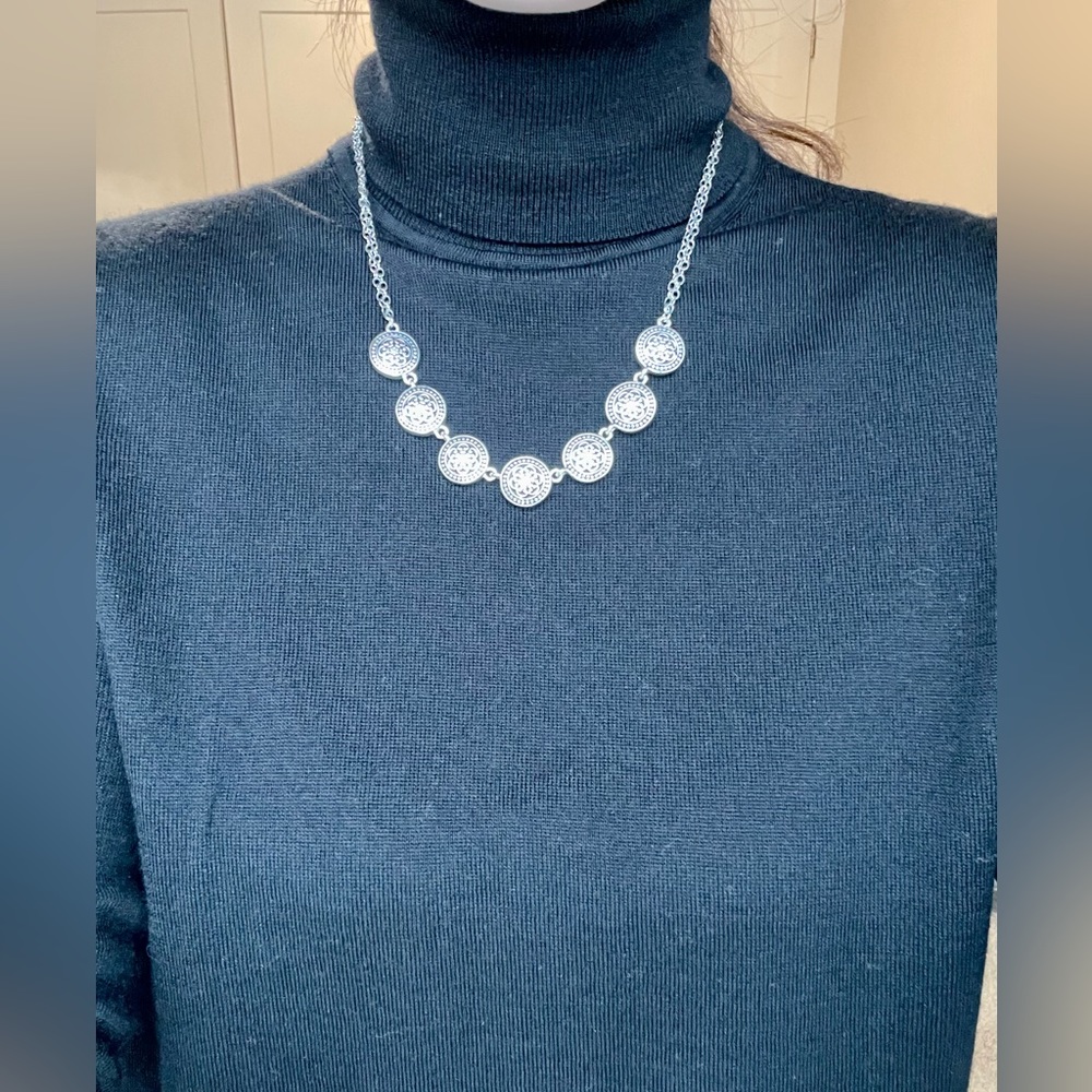 Silver tone necklace